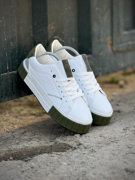 ونس Pull & Bear سفید زیتونی