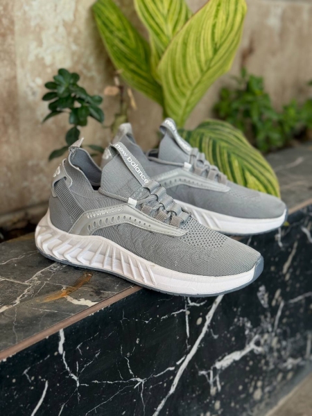 کتونی حراجی جورابی New Balance طوسی سفید