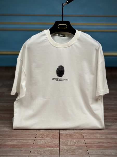 تیشرت اثر انگشت سفید