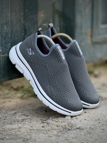 اسکیچرز طوسی زیر سفید