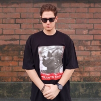 تیشرت تمام پنبه طرح ترویس اسکات