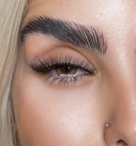 مژه ی یکسره پر و مشکی