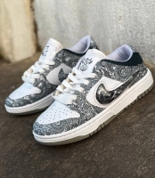 کتونی سایز میانه کاستوم NIKE DRAGON طرح سنتی طوسی سفید