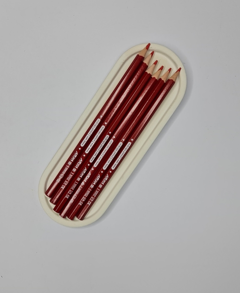 مداد قرمز آریا