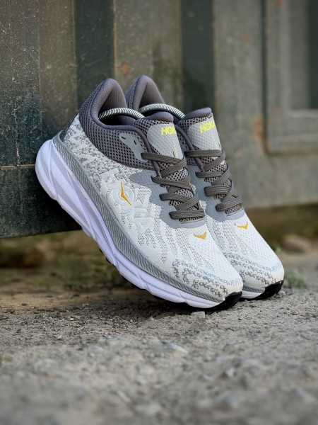 کتونی رانینگ هوکا طوسی زرد