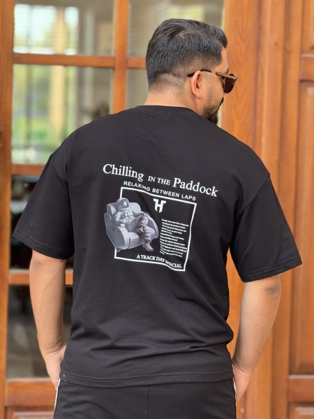 تیشرت Chilling (فضانورد) مشکی