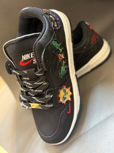 نایک SB استیکر دار