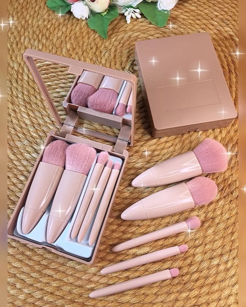 براش آرایشی همراه آیینه