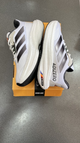 آدی زیرو سفید