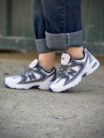 کتونی نیوبالانس 530 سفید طوسی سرمه ای