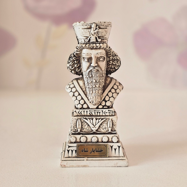 مجسمه پادشاهان هخامنشی