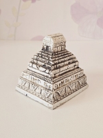 مجسمه مقبره کوروش