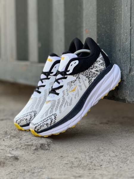 کتونی هوکا رانینگ سفید مشکی زرد