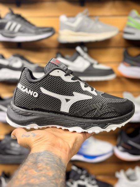 کتونی میزانو