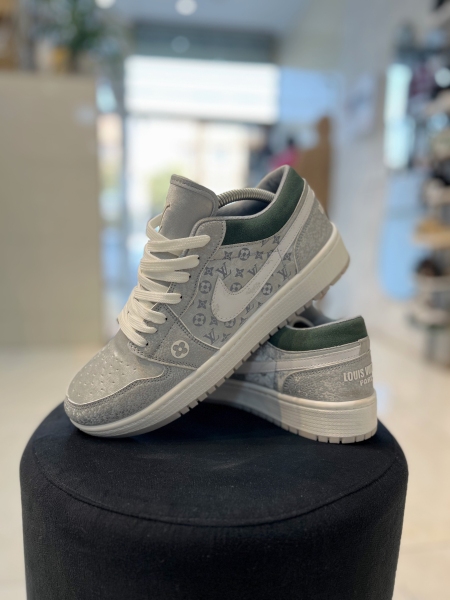 تراویس شب رنگ