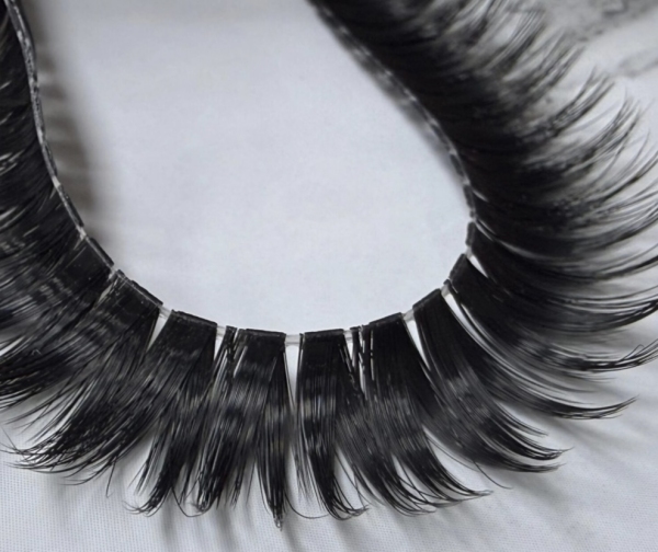 مژه ریسه نیمه فانتزی مشکی