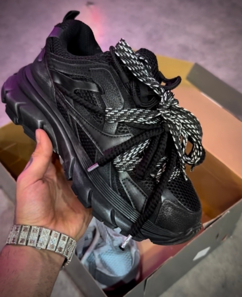 کتونی برشکا سه بند