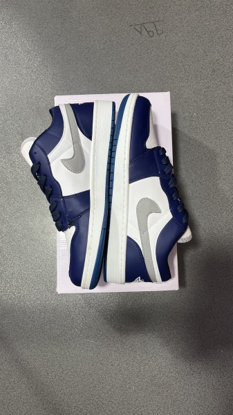 جردن وان آبی سفید