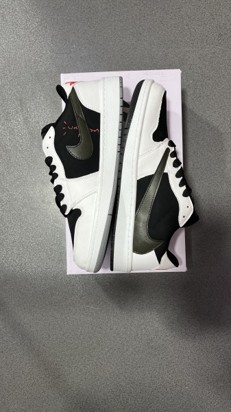 ترویس اسکات رنگ اصلی