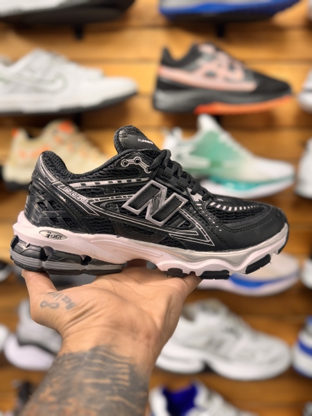 نیوبالانس 906