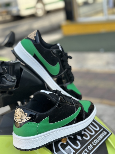 کتونی نایک ترویس ورنی