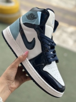 کتونی جردن ساقدار