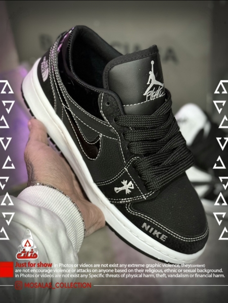 کتونی نایکی و صلیب