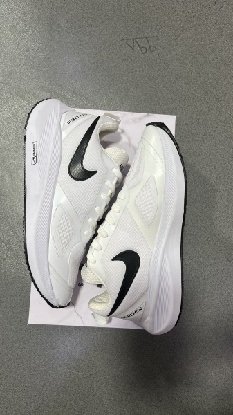 نایک گاید سفید