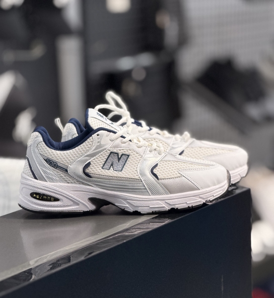 نیو بالانس سفید سرمه ای