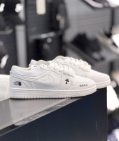 ترویس north سفید