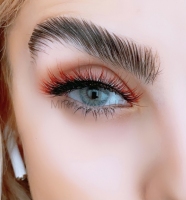 مژه یکسره رنگی آمبره قرمز مشکی گِرد عروسکی