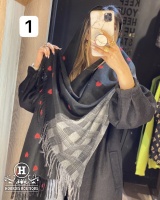 شال موهر چهارخونه قلب دار