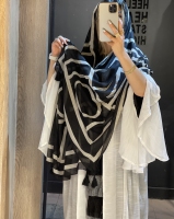 شال منگلوله دار