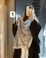 شال منگوله دار