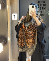 شال منگوله دار