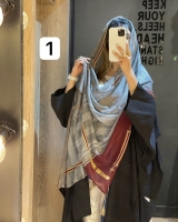 شال منگوله دار