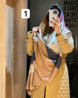 شال موهر پوم دار