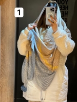 شال موهر پوم دار