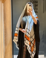 شال منگوله دار