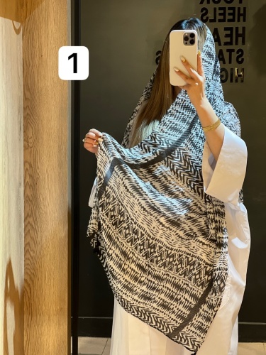 شال پلیسه منگوله دار