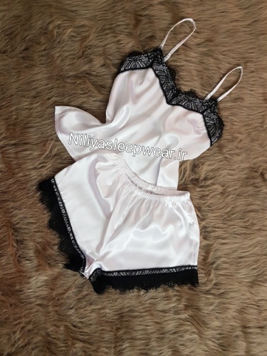 تاپ و شلوارک سفید با تور مژه مشکی