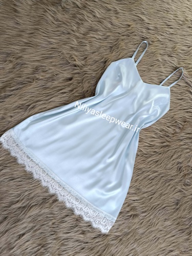 پیراهن آبی با تور مژه