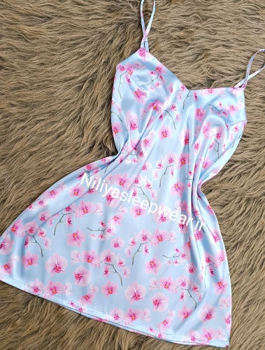 پیراهن طرحدار شکوفه