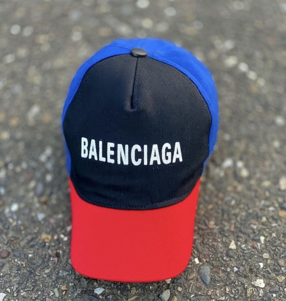 کلاه آفتابی مدل BALENCIAGA قرمز مشکی آبی