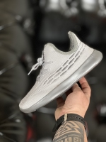 کتونی سایز میانه Yeezy جدید بغل تور طوسی