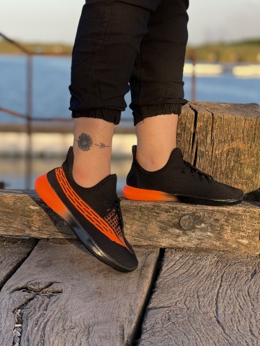 کتونی سایز میانه Yeezy جدید بغل تور مشکی نارنجی