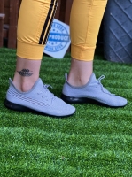 کتونی سایز میانه Yeezy جدید بغل تور طوسی کف مشکی