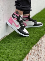 کتونی ساقدار سایز میانه nike jordan سفید صورتی
