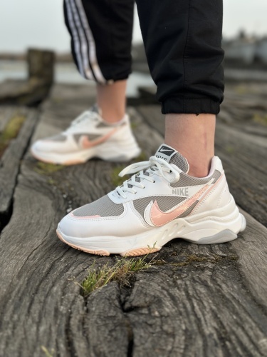 کتونی اسپرت دخترانه NIKE سفید طوسی کالباسی
