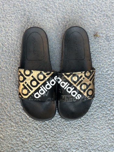دمپایی ADIDAS مشکی طلایی
